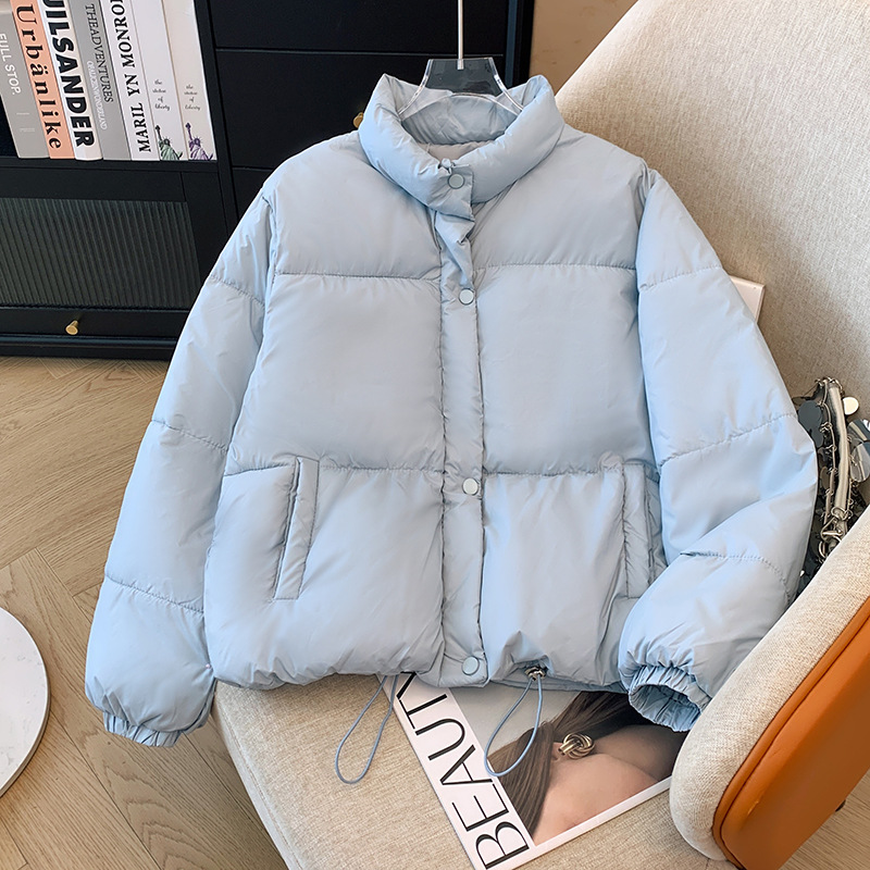 Short women’s padded jacket in a relaxed fit