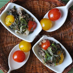 Trút thịt bò xào tía tô ra đĩa, có thể ăn với cơm nóng hoặc xúc với bánh đa nướng cũng rất ngon.