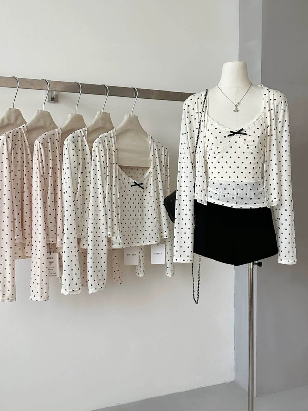 Set áo dài tay chấm bi kèm áo hai dây XONXEN SHOP 5426
