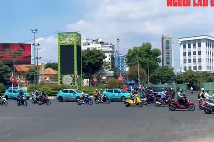 TPHCM và Nam Bộ tiếp tục oằn mình trong nắng nóng - Báo Người Lao Động