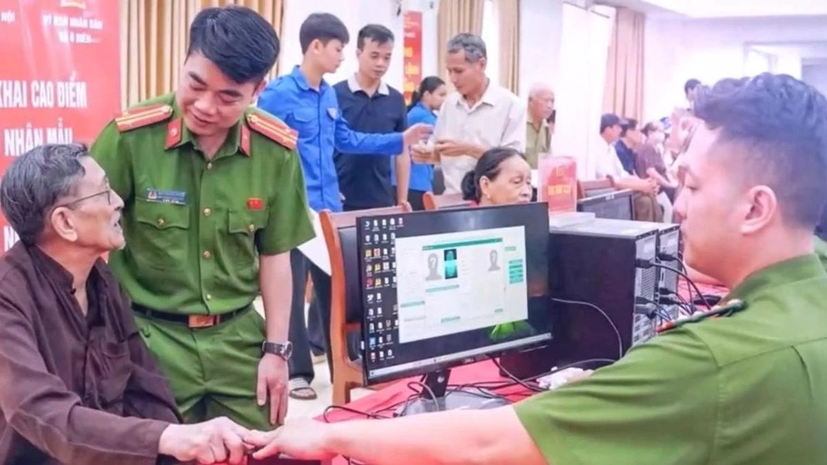 Công an Hà Nội phối hợp thu nhận mẫu ADN thân nhân liệt sĩ - Chuyên trang An Ninh Thủ Đô - Báo Công an nhân dân