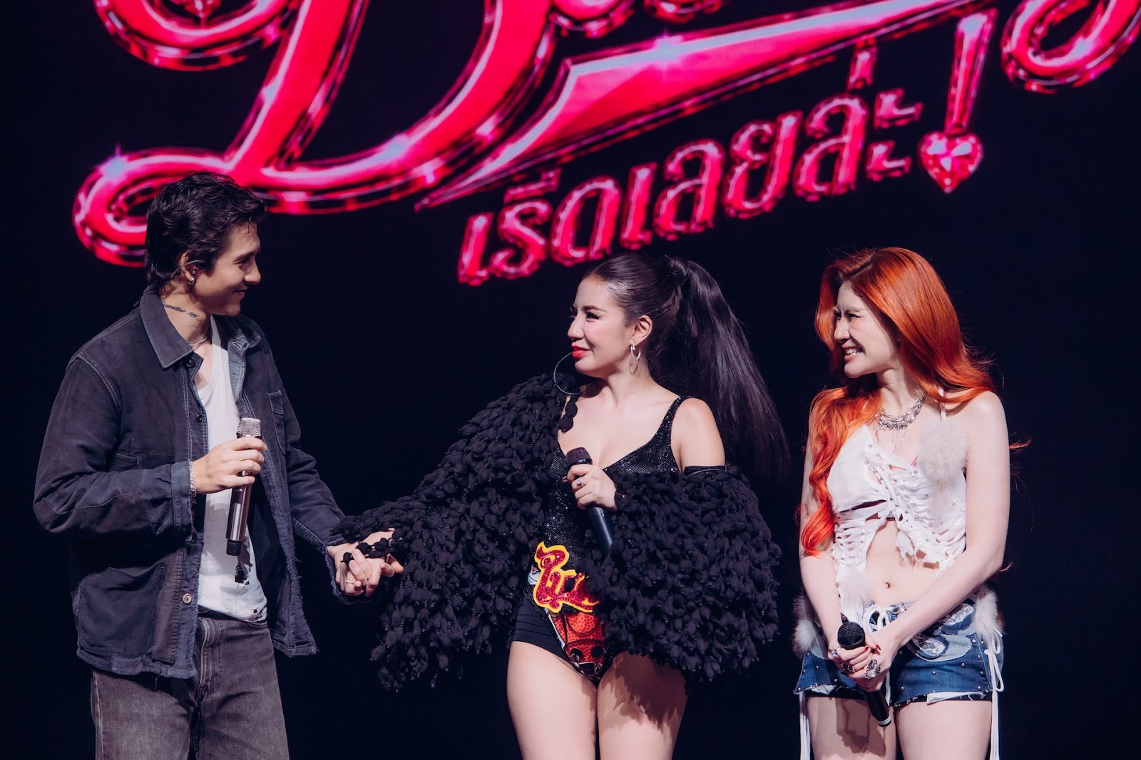 “ใบเตย อาร์สยาม” สุดปลื้ม! แฟนคอนในฝันเกิดขึ้นจริง  ขนเพลงฮิตจัดเต็ม 3 ชั่วโมง ตัวลูก–ตัวมัมรวมพลังแดนซ์สนั่นฮอลล์ ภาพที่ 9
