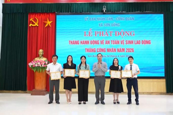 Xã Sơn Đồng phát động Tháng An toàn, vệ sinh lao động và Tháng Công nhân 2026 - Đài Phát thanh và truyền hình Hà Nội