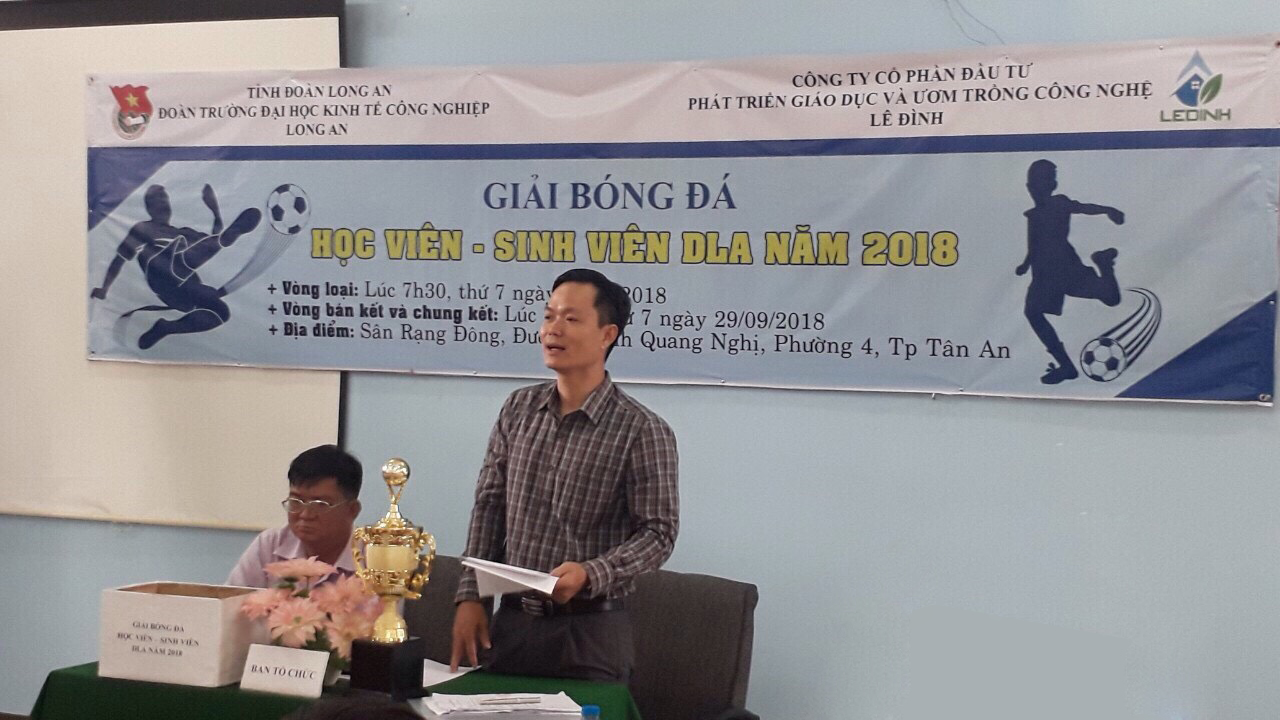 Th.S Nguyễn Minh Khoa- đại diện Ban tổ chức phát biểu mong muốn các đội tham gia với tinh thần thể thao fair-play, rèn luyện sức khỏe, cống hiến những trận đấu hay và hấp dẫn cho người hâm mộ hưởng thức.