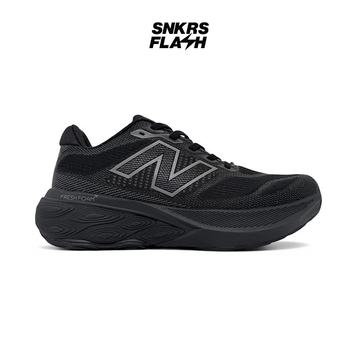 NEW BALANCE 880 TRIPLE BLACK - Size 40.5