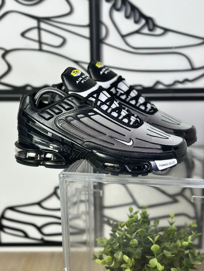Nike Air Max Plus 3 Gris Negro