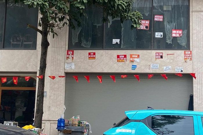Biển cho thuê phủ kín, chủ nhà mặt phố trên 'đất vàng' thủ đô chật vật xoay xở tìm khách thuê - Chuyên trang Gia Đình &amp; Xã Hội - Báo Sức khỏe &amp; Đời sống