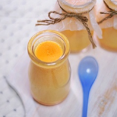 Đậy kín rồi cho vào hấp cách thủy trong 20 phút. Khi đã chín mang pudding để tủ lạnh ăn sẽ ngon hơn.