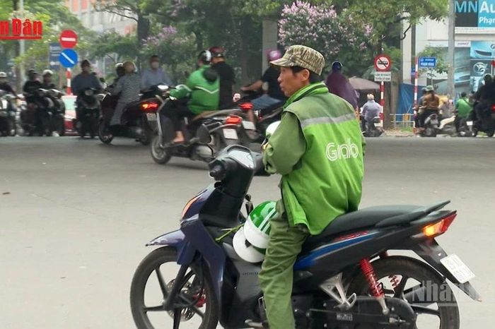 [Video] 100% xe ôm công nghệ, taxi ở Hà Nội phải chuyển sang xe điện vào năm 2030 - Báo Nhân Dân