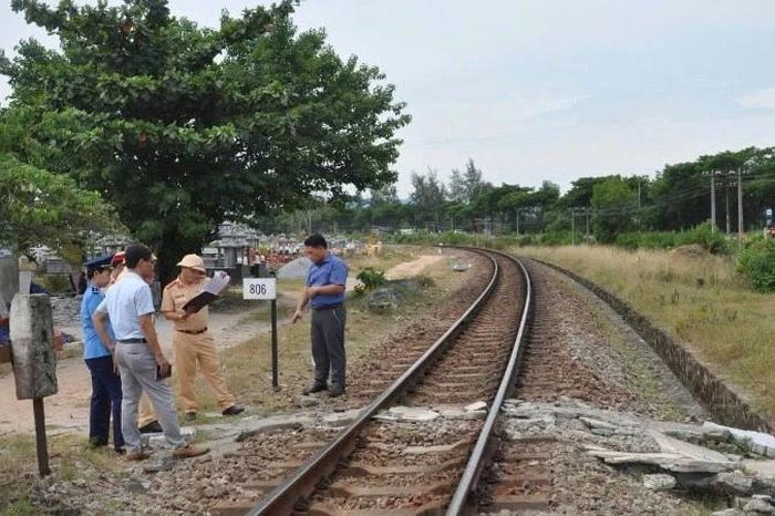 Xử phạt 119 trường hợp vi phạm ATGT đường sắt qua camera giám sát - Đài Phát thanh và truyền hình Hà Nội