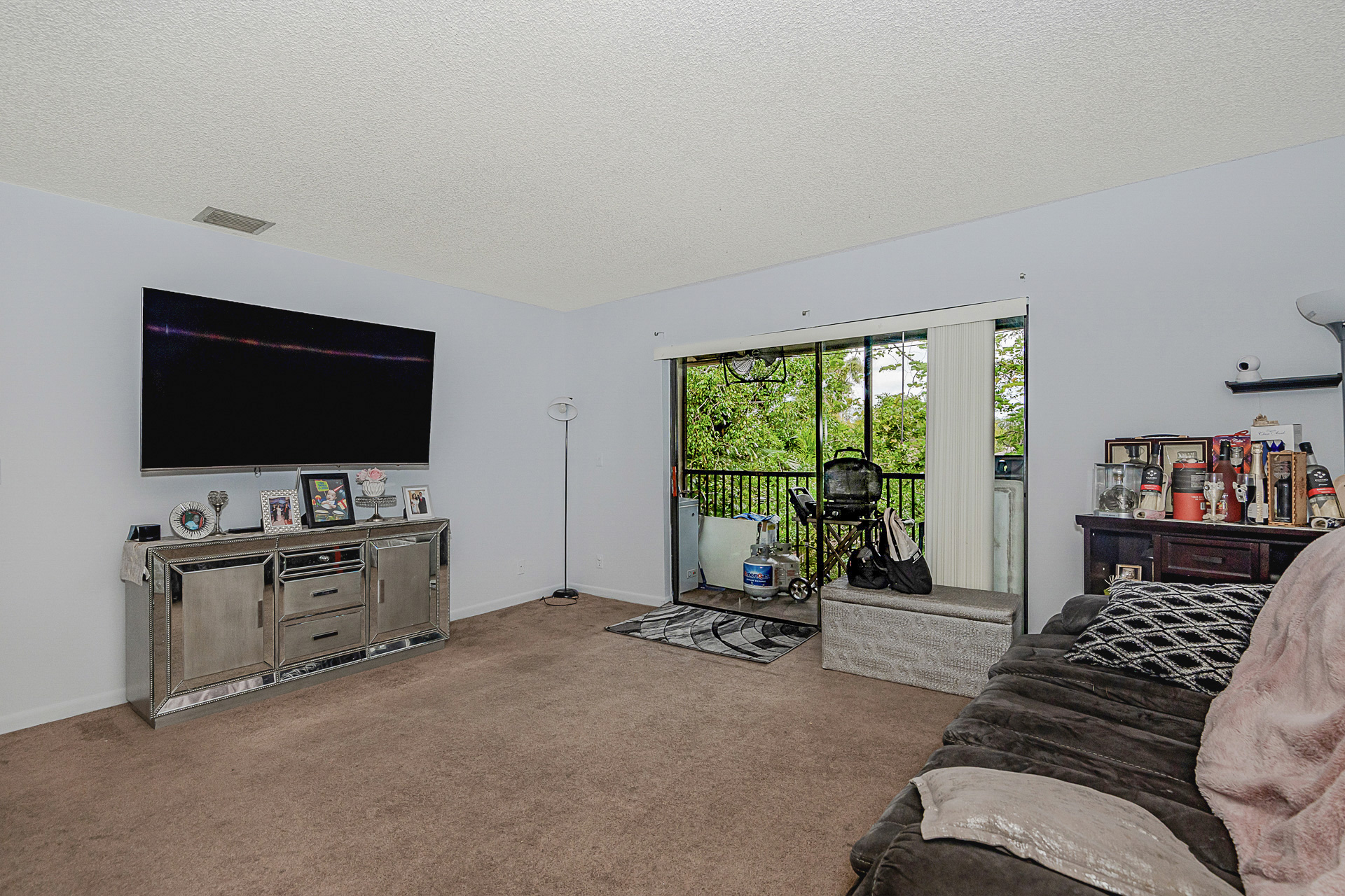 7 Large Units On Nearly A 1/2 Acre property photo 70