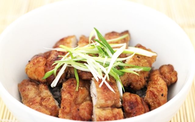 Thịt Gà Chiên Tỏi Nước Tương