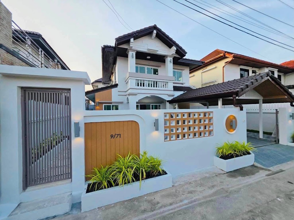 หมู่บ้านภูเก็ตคันทรีโฮม ฉลอง · Чалонг