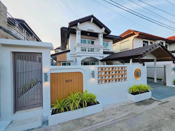 หมู่บ้านภูเก็ตคันทรีโฮม ฉลอง