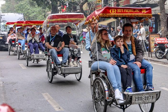 Khách quốc tế đến Hà Nội đạt 2,4 triệu lượt, tăng gần 30% - Đài Phát thanh và truyền hình Hà Nội