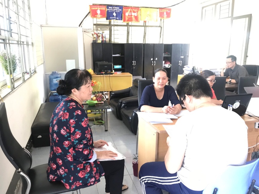 Ánh mắt ngời sáng của mẹ khi thấy con viết tiếp ước mơ nơi giảng đường đại học
