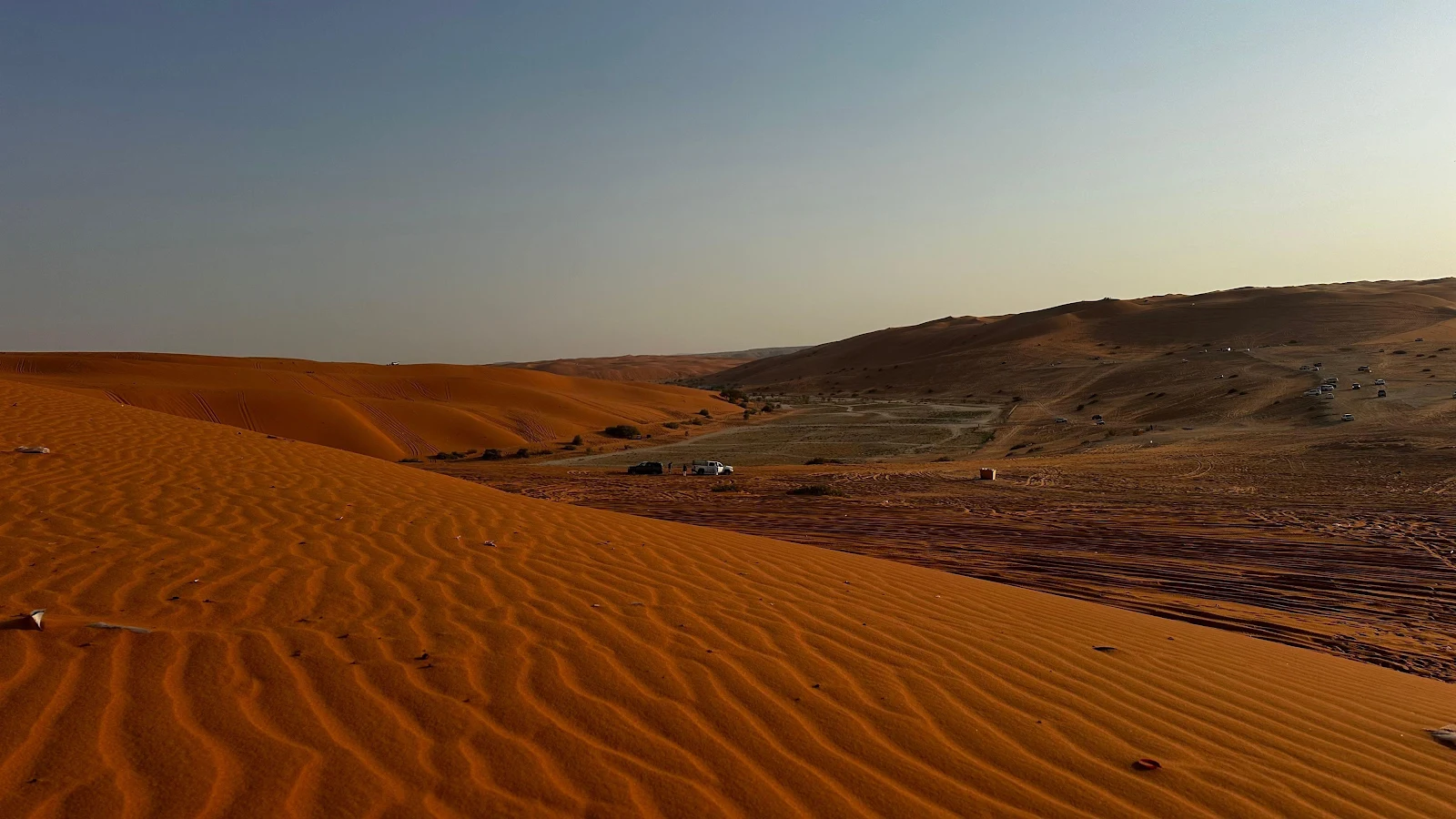 Vast Orange Desert Dunes - Landscape Photography 4K Wallpaper (4032x2268)