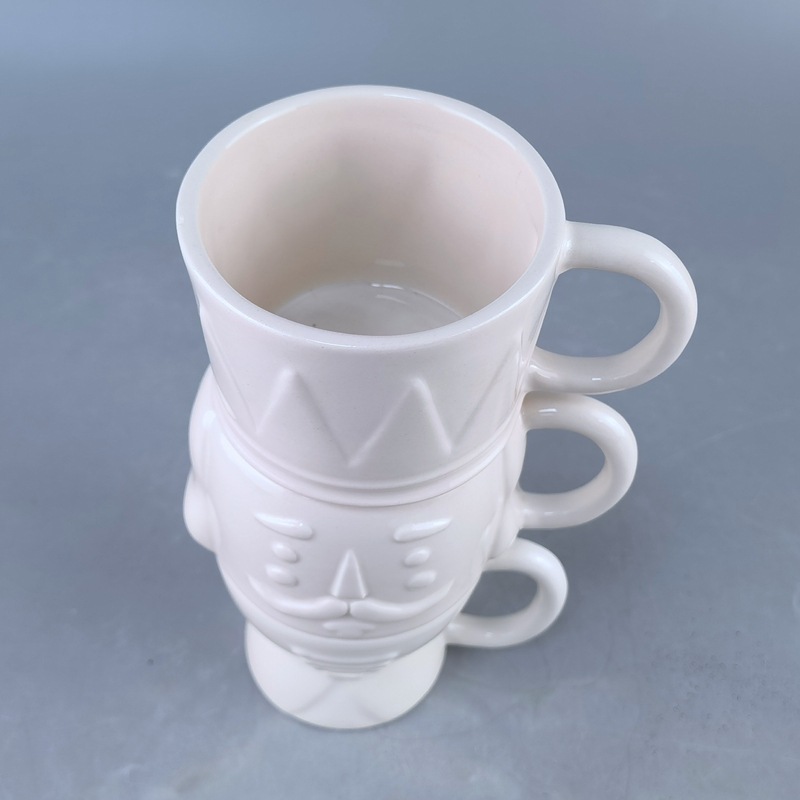 Keramik-Tasse mit Nussknacker-Motiv, 420 ml