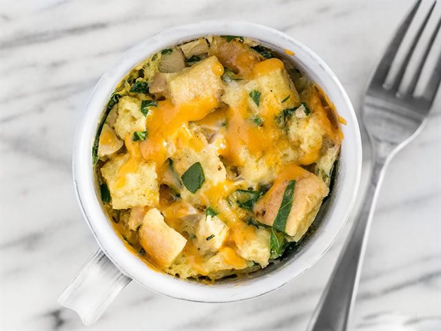 Bánh Mì Và Trứng Nướng Bằng Cốc
