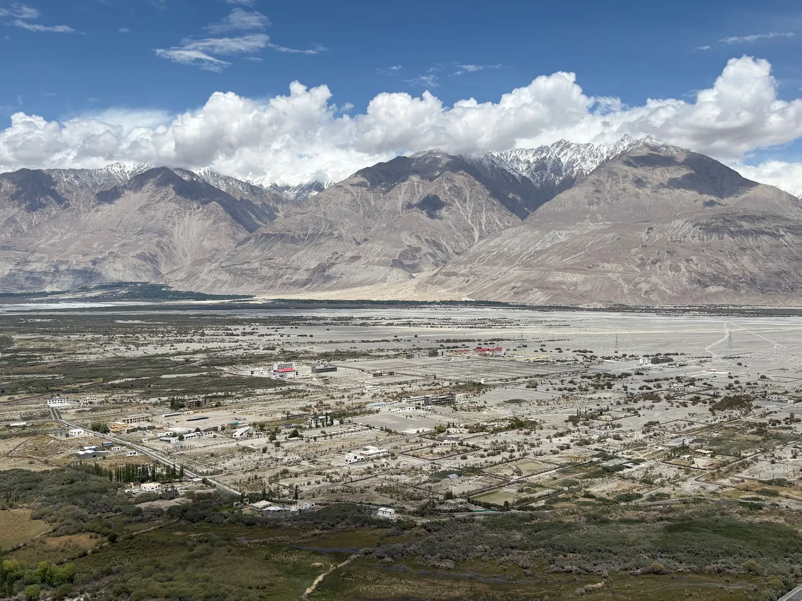 Are mobile networks operational in Leh, Ladakh?