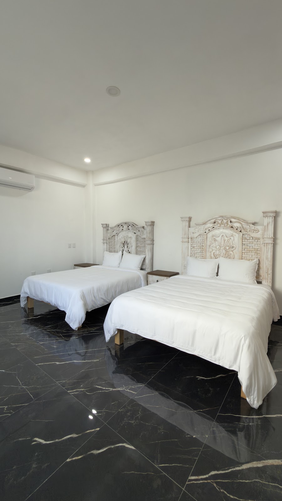 villa sol — suite bedding detail