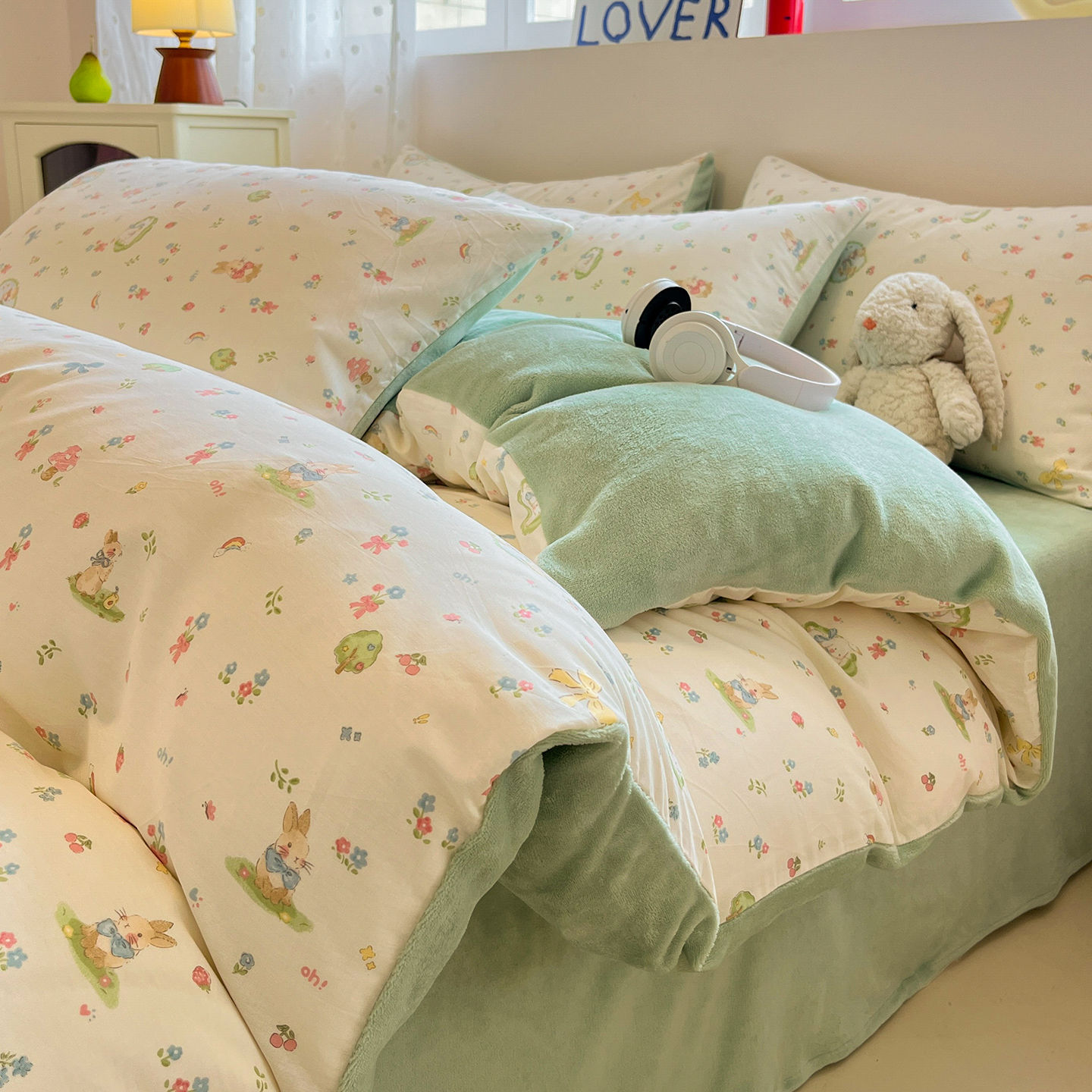 Winter bedding made of milk fiber fleece with playful designs