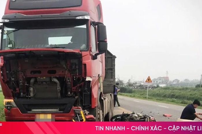Xe đầu kéo va chạm xe máy, 1 người tử vong trên Quốc lộ 15B ở Hà Tĩnh - Báo Hà Tĩnh