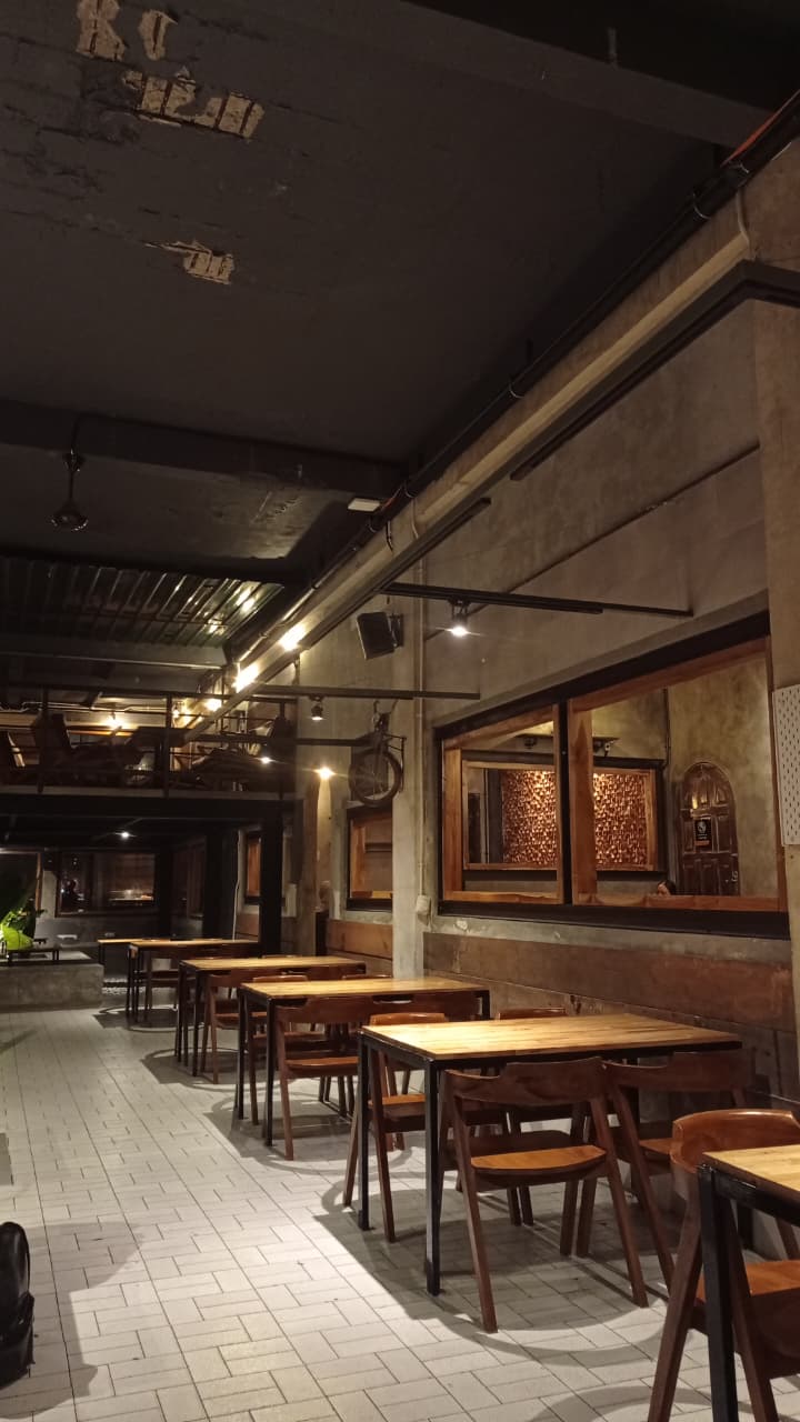HQ Coffee & Eatery 4