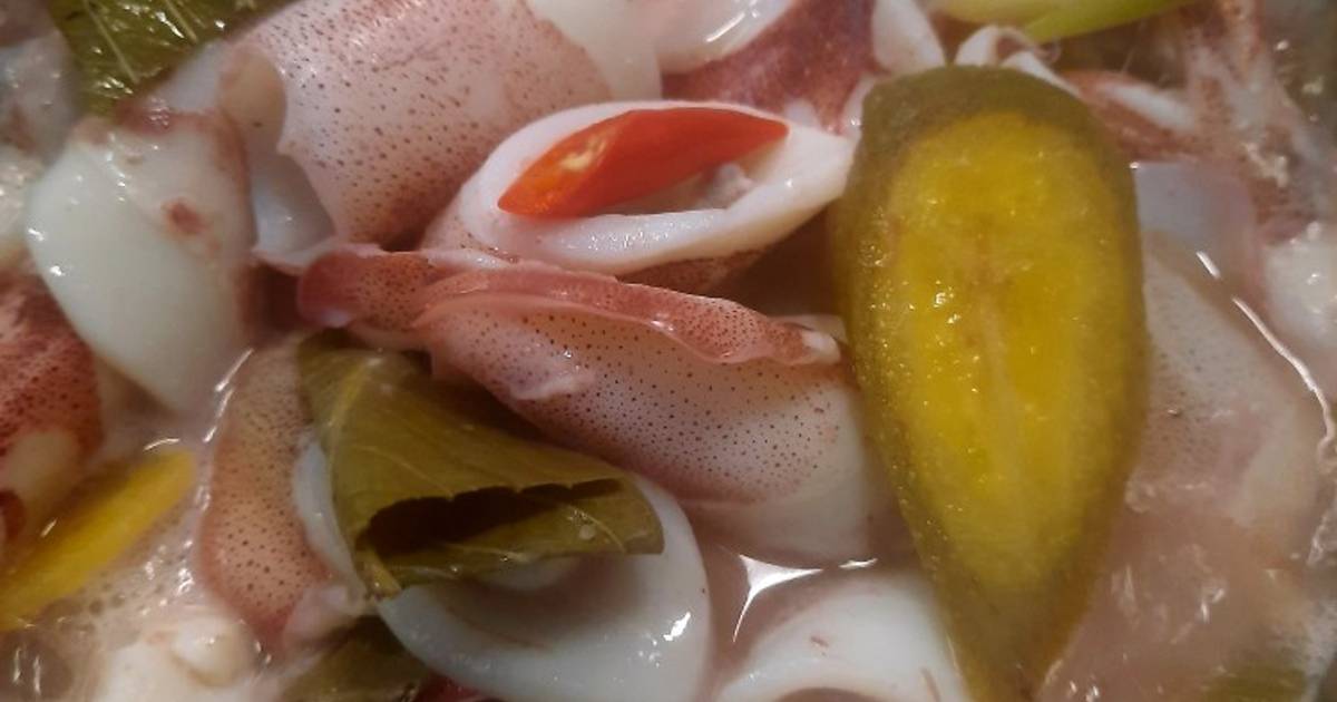 Mực luộc lá ổi (canh mực)