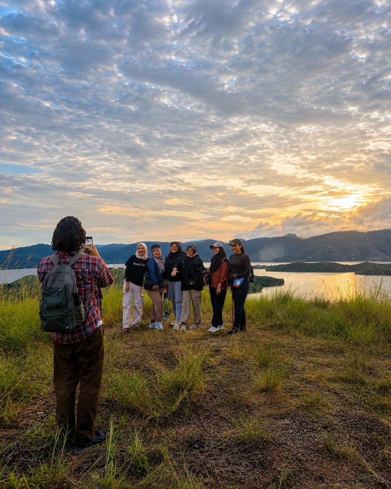 Trekking Sunset Bukit Patouw