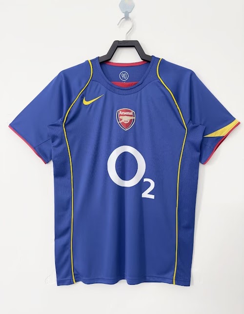 Equipación de visitante del Arsenal 2004-05.jpg