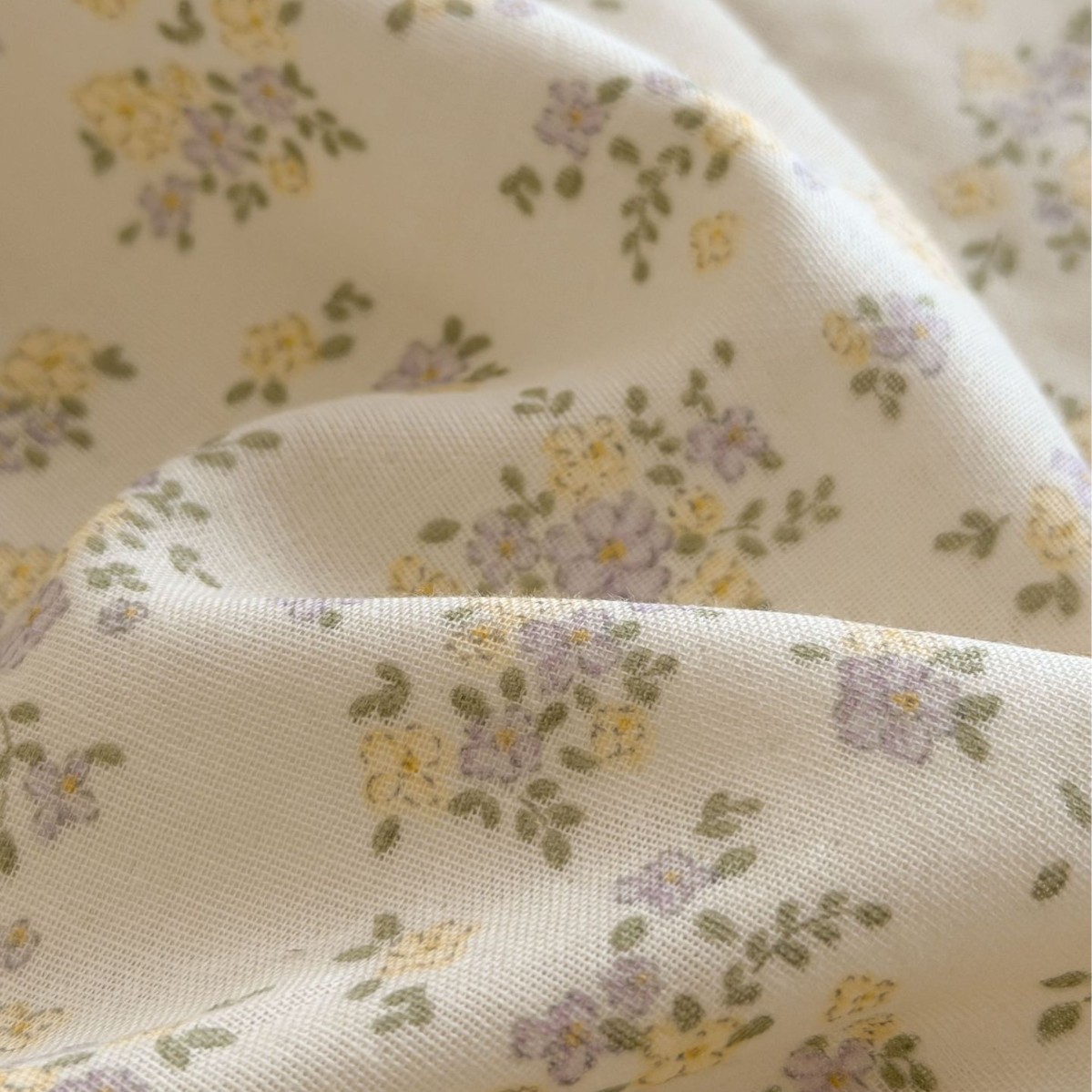 Cotton Double Gauze Bed Sheet with Flower Pattern