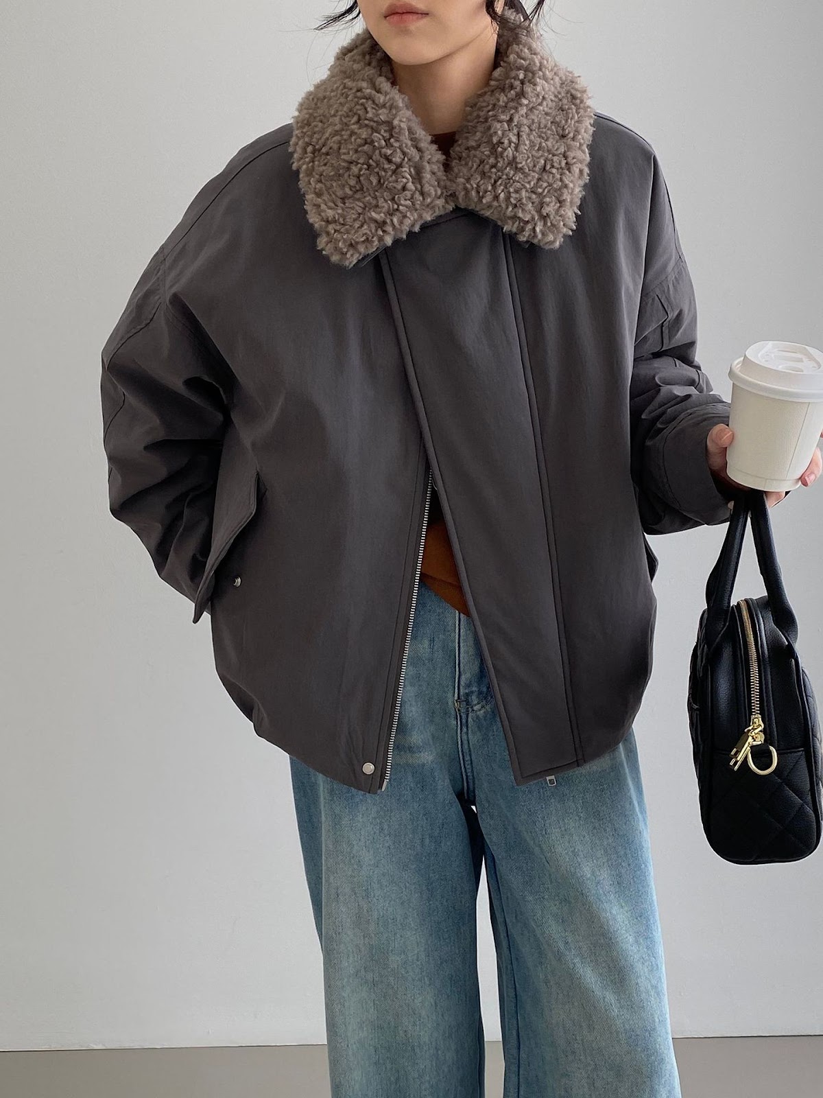 Gefütterte Damen-Daunenjacke mit Kunstfellkragen