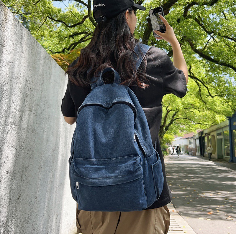 Denim backpack, light and versatile