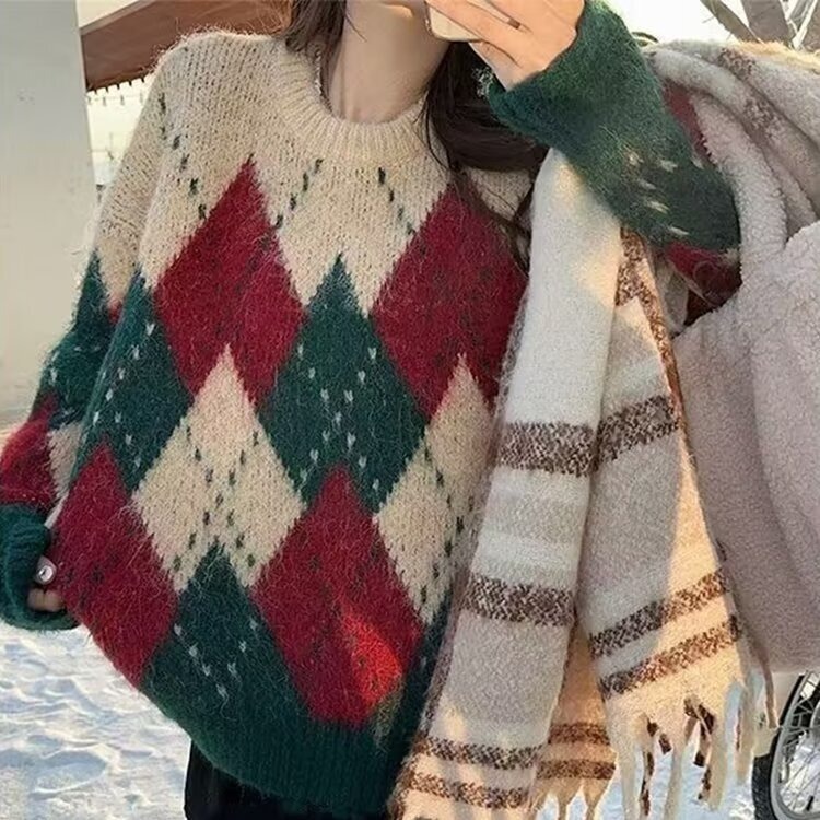 Women's knit sweater, loose, with diamond pattern