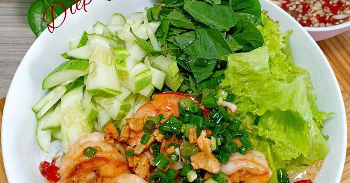 Bún tôm xào củ hành