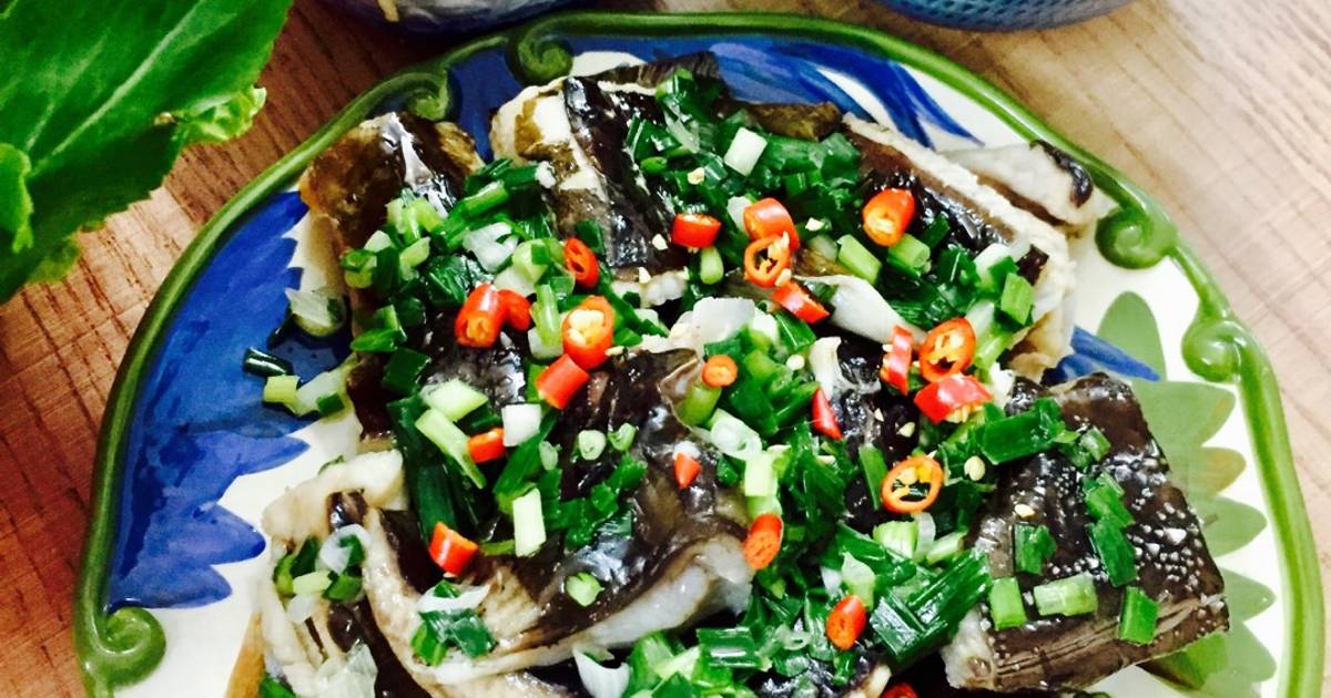 Cá đuối hấp mỡ hành