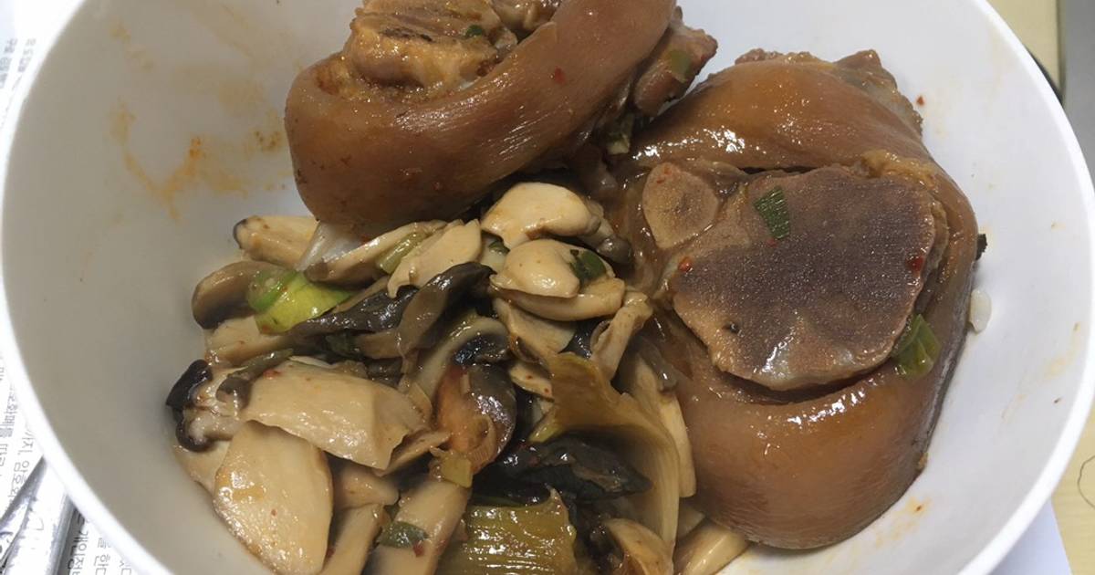 Giò heo kho nấm nước tương