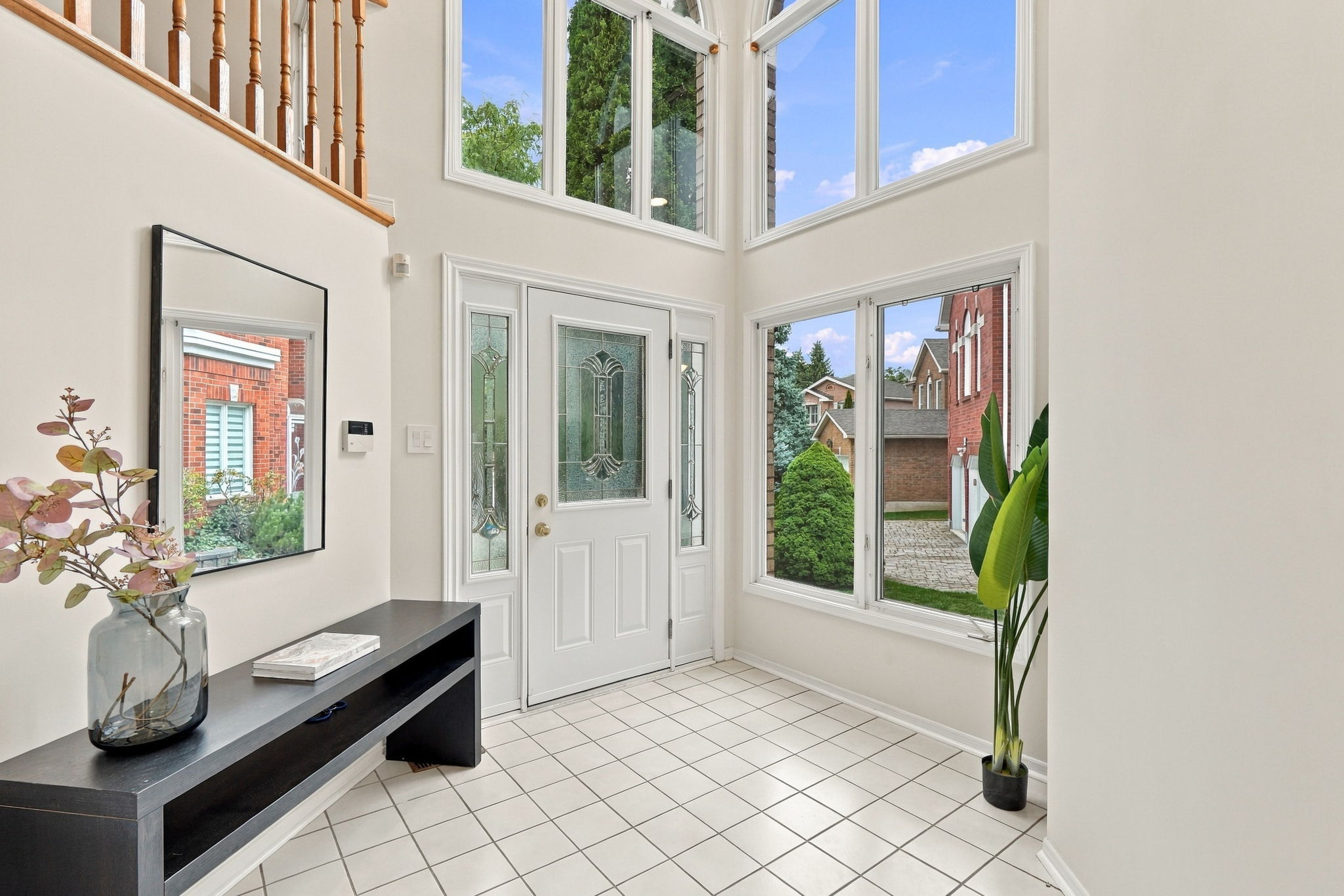 The two storey foyer with a wall of windows