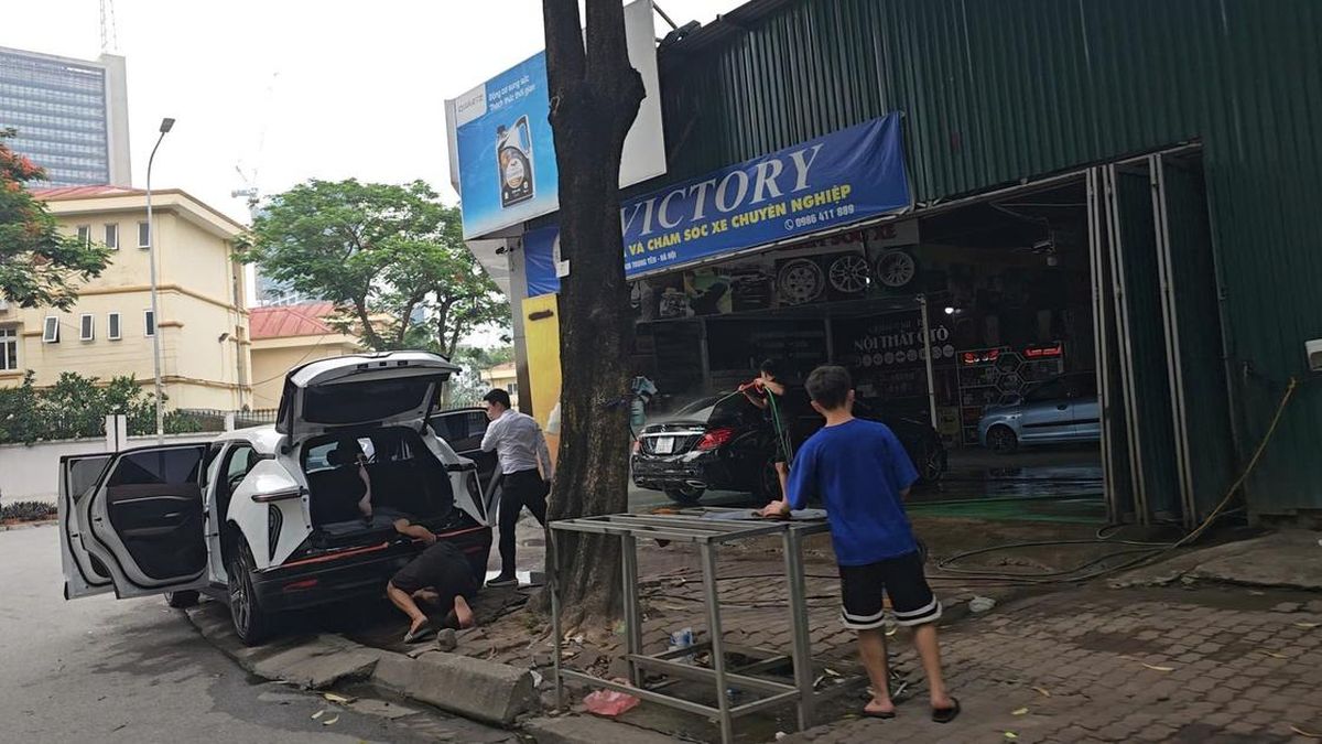 Hà Nội: Vì sao các gara ô tô trên đất công ở Nam Trung Yên vẫn tồn tại? - Chuyên trang Gia Đình &amp; Xã Hội - Báo Sức khỏe &amp; Đời sống