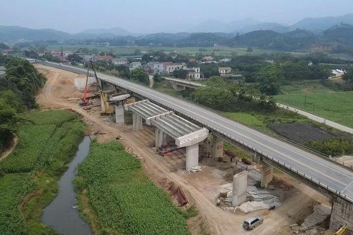 Sẵn sàng phương án ATGT, giữ vững tiến độ thi công cao tốc Nội Bài - Lào Cai dịp nghỉ lễ - Báo Xây Dựng
