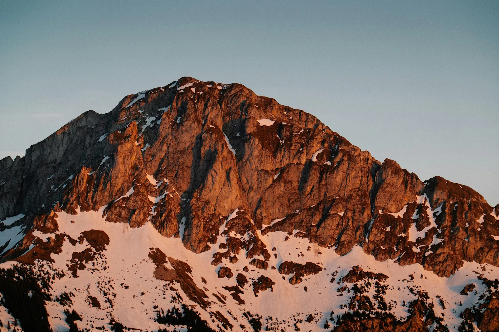 Golden Hour Mountain Peak - Landscape Photography 4K Wallpaper (4000x2667)