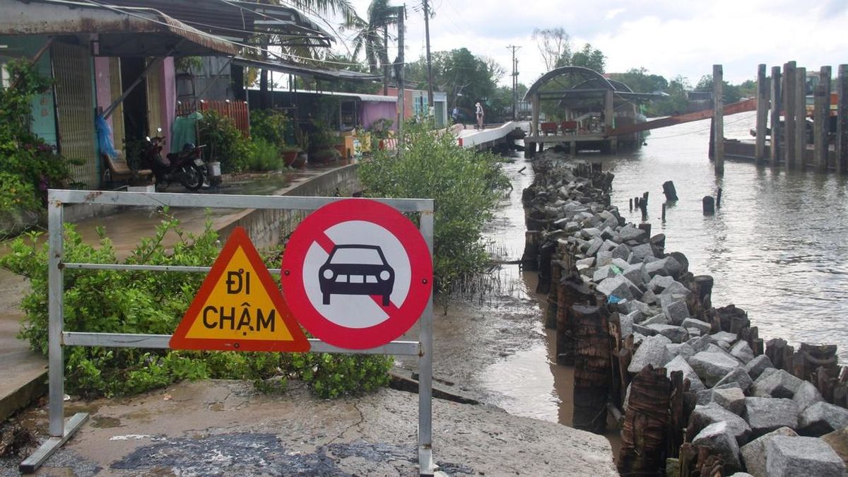 Cà Mau: Sạt lở, sụt lún đất diễn biến phức tạp, nguy cơ chia cắt đường giao thông - Báo Xây Dựng