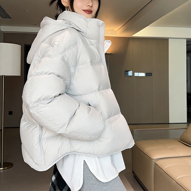 Kurze Damen-Daunenjacke im Puffer-Stil