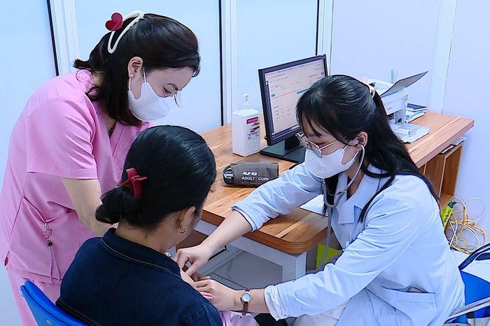 Điều trị y tế ngay tại cơ sở, giảm tải tuyến trên - Đài Phát thanh và truyền hình Hà Nội