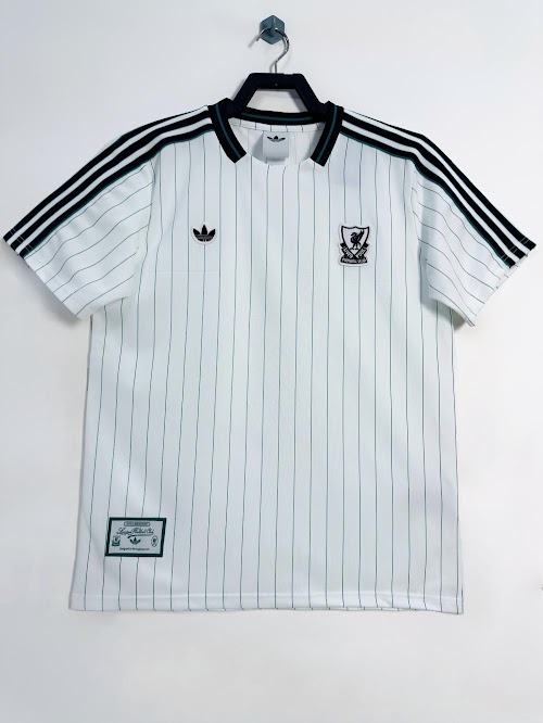 Equipación blanca del Liverpool 2025-26.jpeg