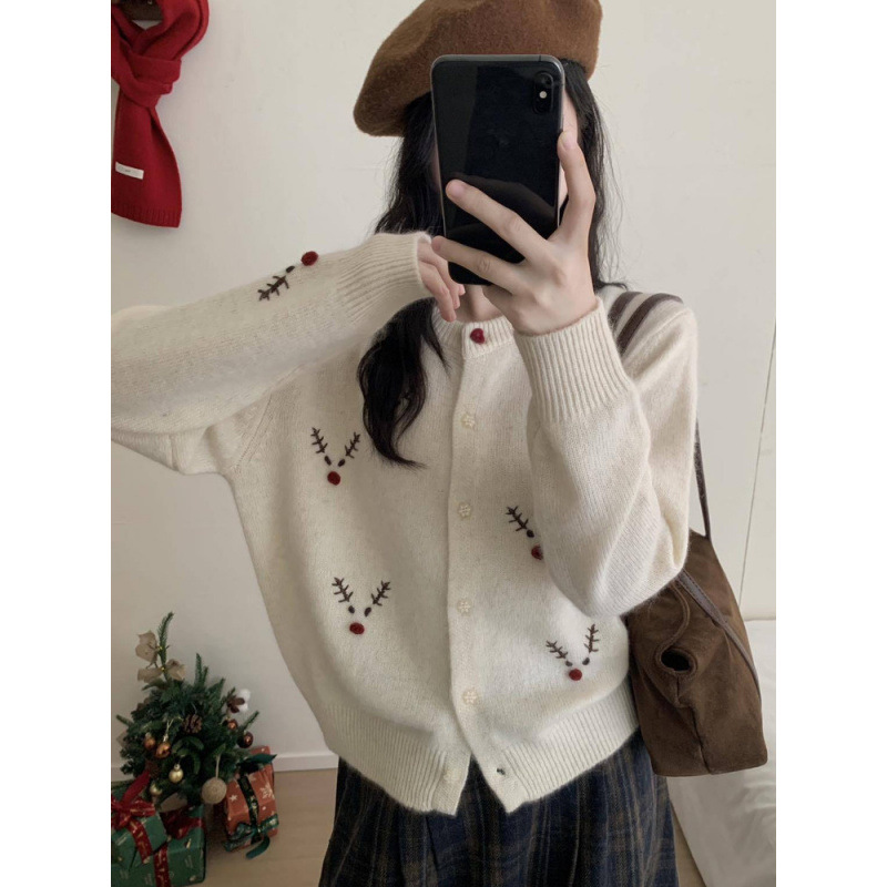 Weihnachtlicher Strickpullover mit Rentier-Stickerei