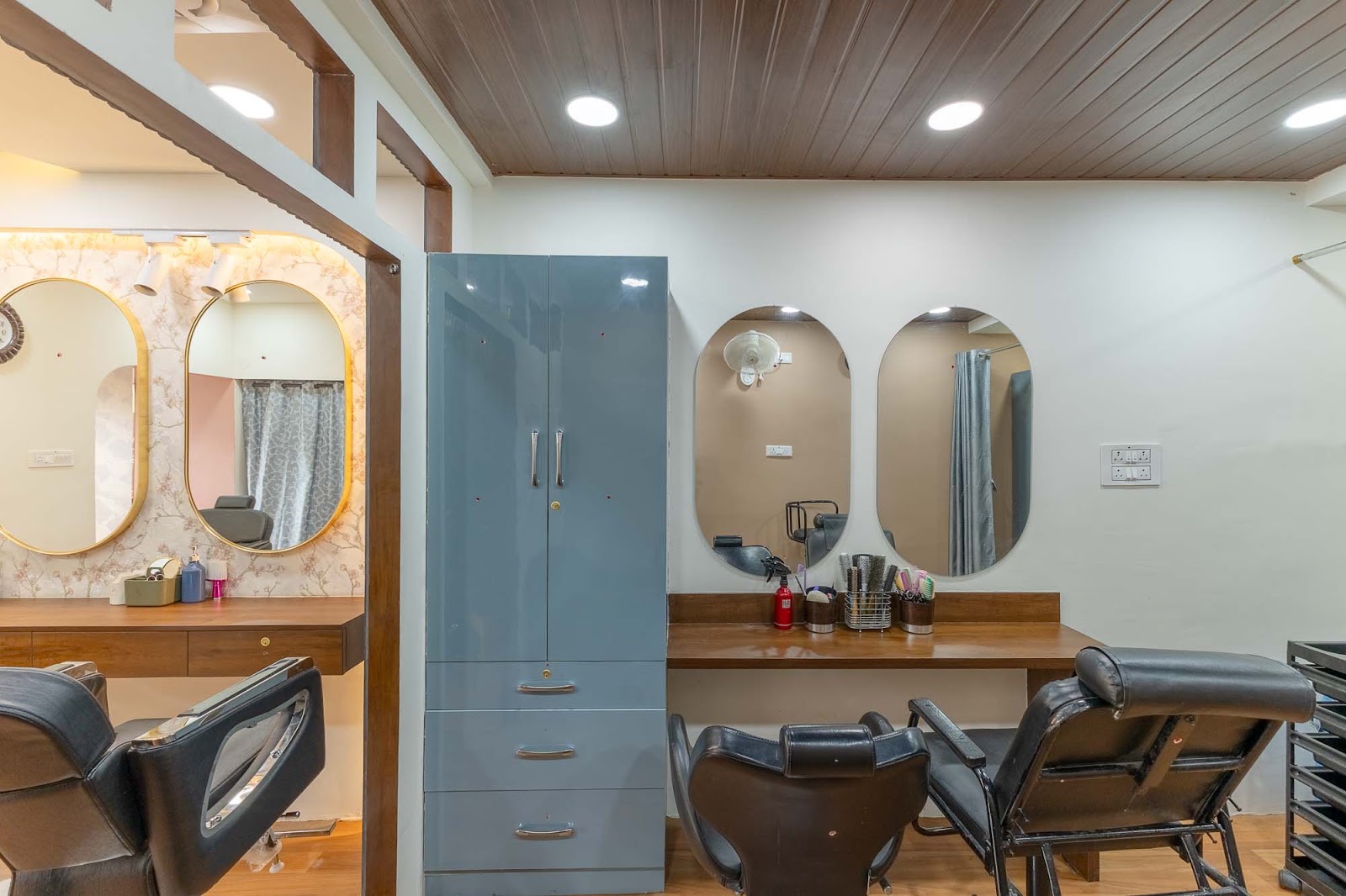 Ladies Saloon