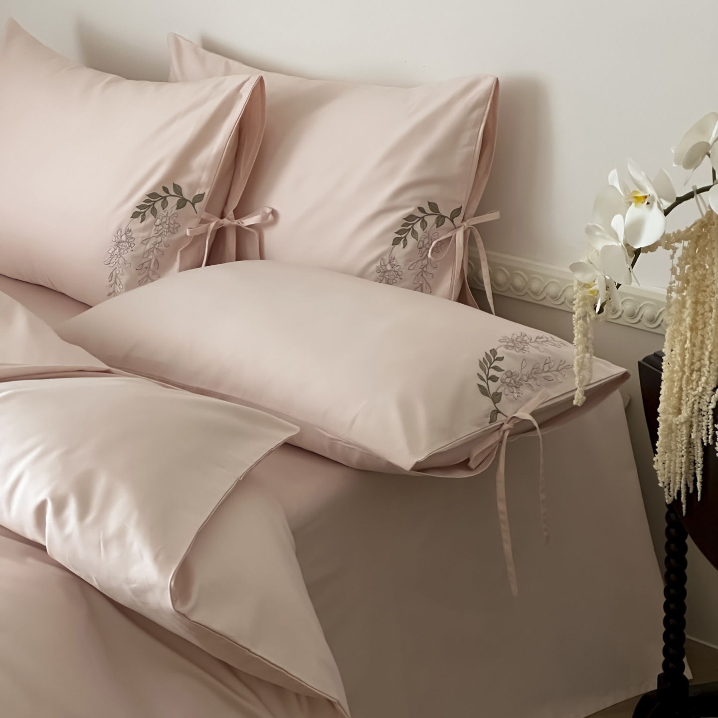 Bedding set made of long-staple cotton with bow details