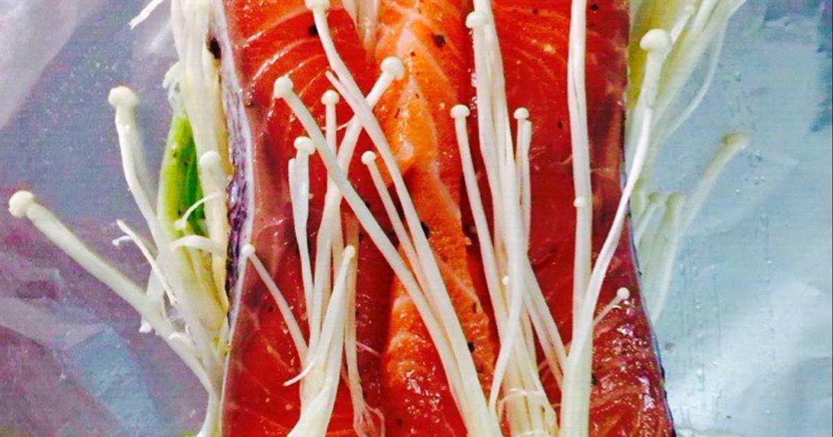 Cá hồi nướng nấm kim châm